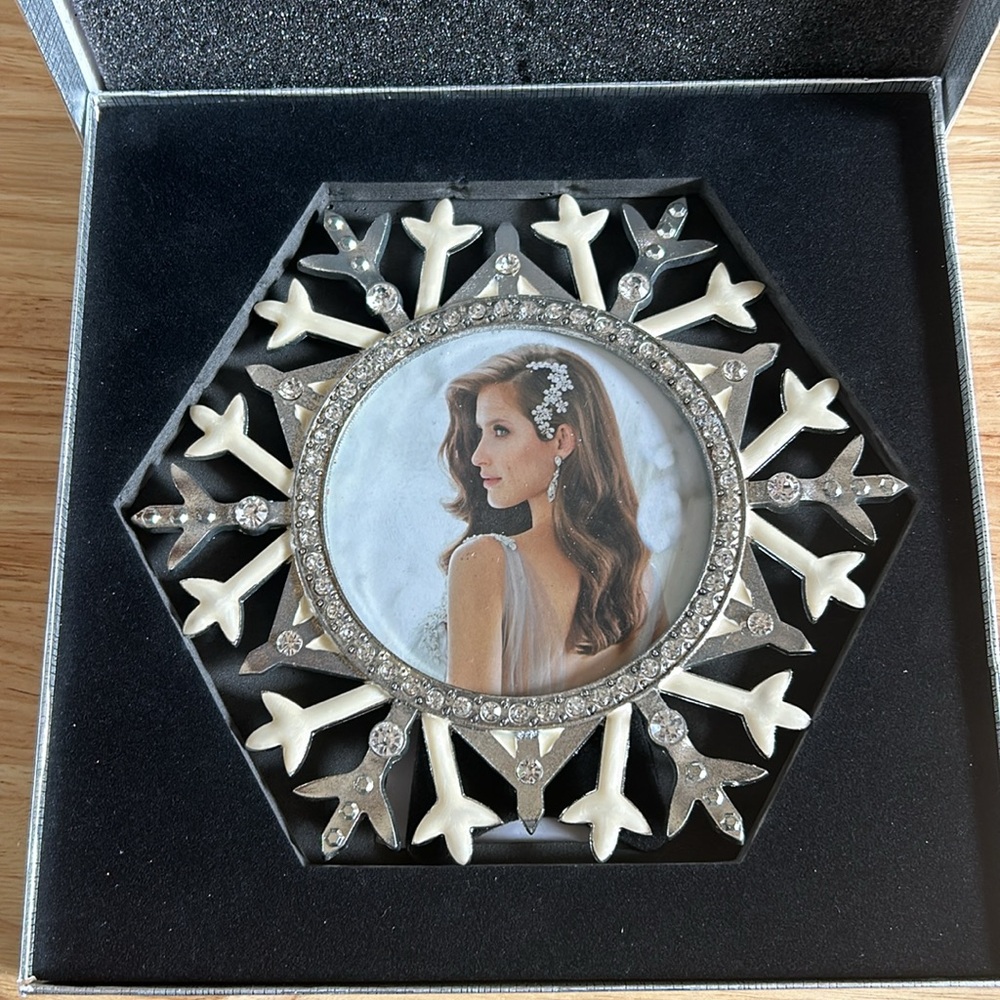 Pewter Snowflake 4x4 Frame. Boxed.